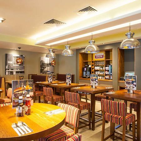 Premier Inn London Hackney エクステリア 写真