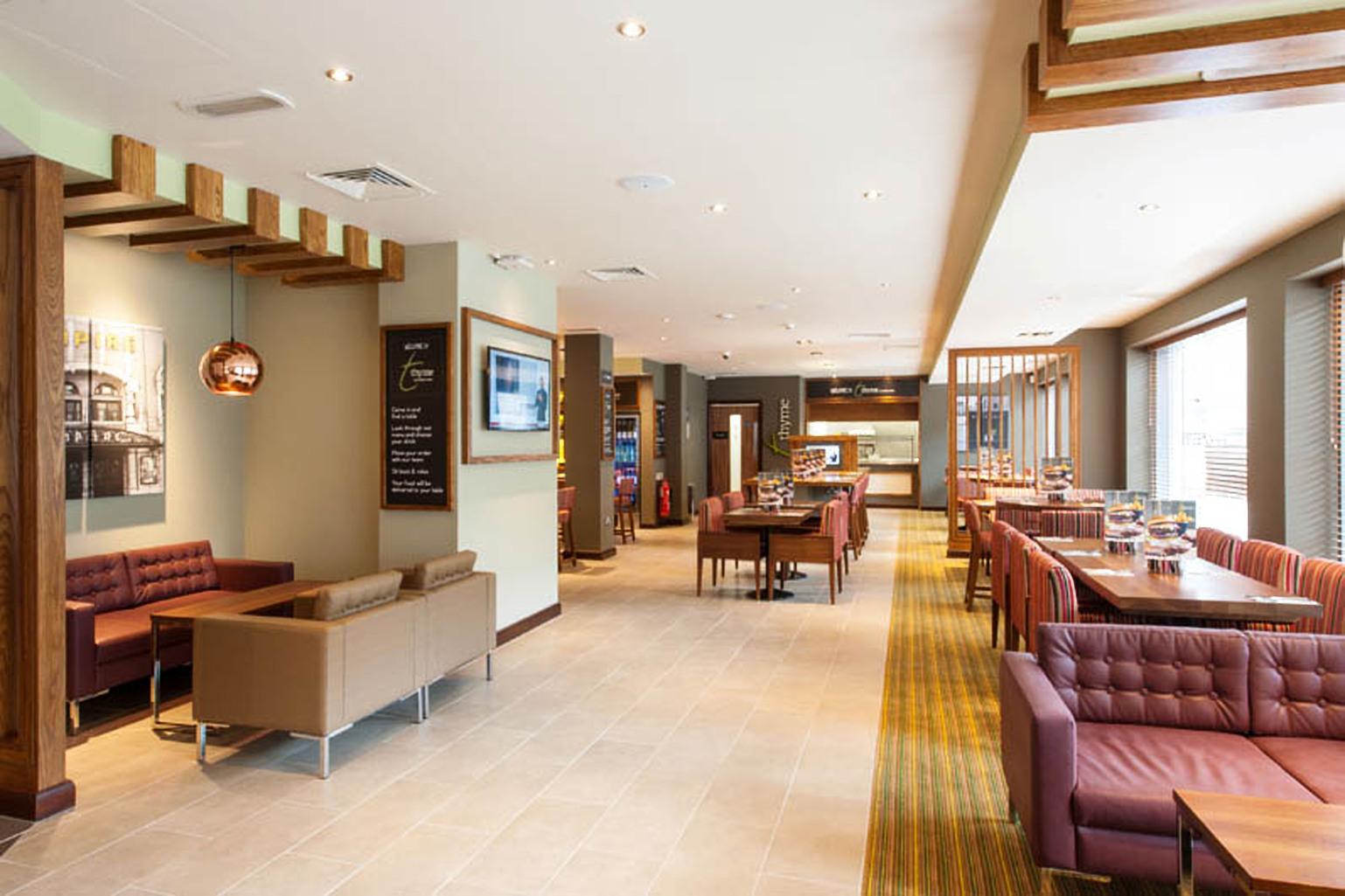 Premier Inn London Hackney エクステリア 写真