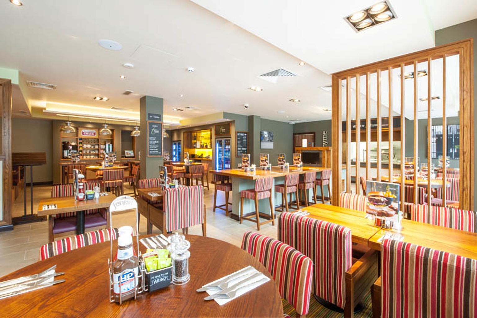 Premier Inn London Hackney エクステリア 写真